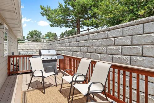 Балкон или терраса в Convenient Townhouse - Near Airport