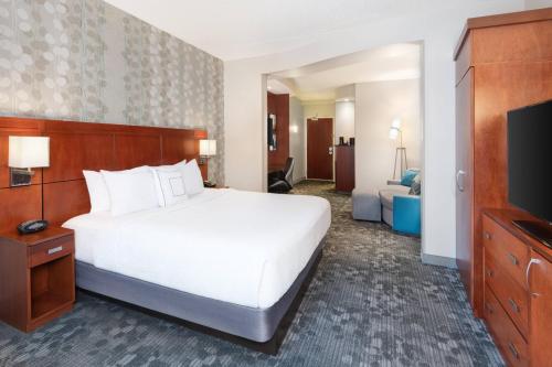 Katil atau katil-katil dalam bilik di Courtyard by Marriott Pittsburgh Washington Meadow Lands