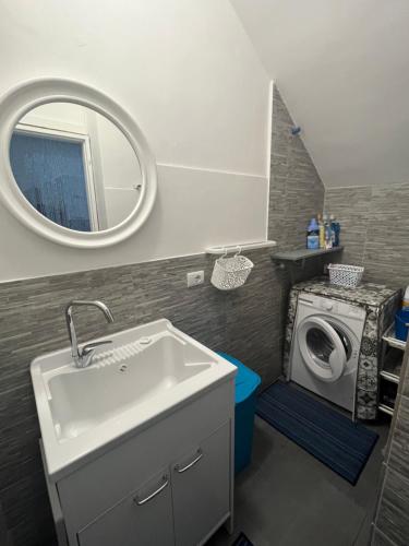 a bathroom with a sink and a washing machine at Sweet House Sicily in Terrasini