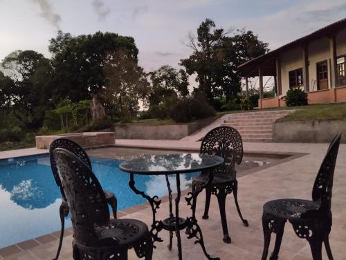 Der Swimmingpool an oder in der Nähe von Encanto cafetero quimbaya