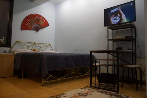 מיטה או מיטות בחדר ב-Private Bedroom Cosy and Comfy in the city centre