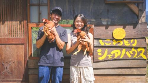 Gallery image of 1日1組限定 体験型古民家宿"ハレハレ" 超新鮮卵かけご飯付き-自給自足を営む若夫婦がセルフビルドした宿- 平飼い卵の収穫と五右衛門風呂沸かし体験付き in Ichiarakawa