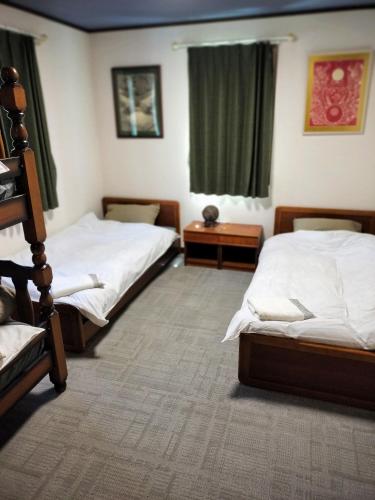 Ένα ή περισσότερα κρεβάτια σε δωμάτιο στο Madarao Mountain Lodge