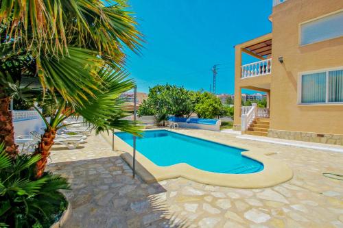 Бассейн в Marlene - private pool villa with sea views from the rooftop in Calpe или поблизости