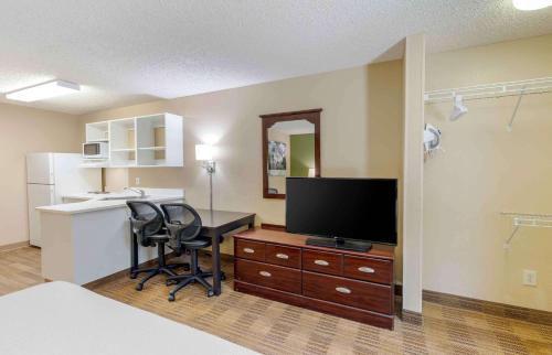 a room with a desk with a television and a kitchen at Extended Stay America Suites - Los Angeles - Arcadia in Arcadia