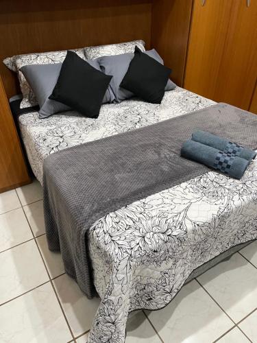 Кровать или кровати в номере Suíte Próxima Ao Metrô Penha !!!