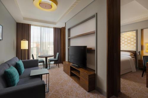 Et tv og/eller underholdning på Sheraton Astana Hotel