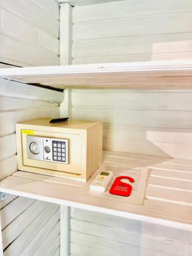 a small microwave sitting on top of a shelf at Tarci Bungalows Lembongan in Nusa Lembongan