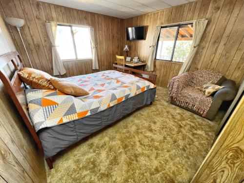 Katil atau katil-katil dalam bilik di 1 Bedroom Home near Lassen Volcanic Park