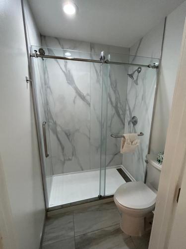 a bathroom with a shower and a toilet at Hillside Inn in Santa Rosa