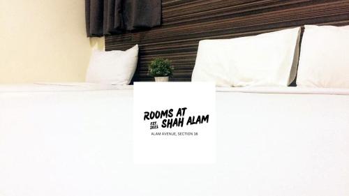 a sign that says rooms at the star rang on a bed at Rooms at Hotel Shah Alam in Shah Alam