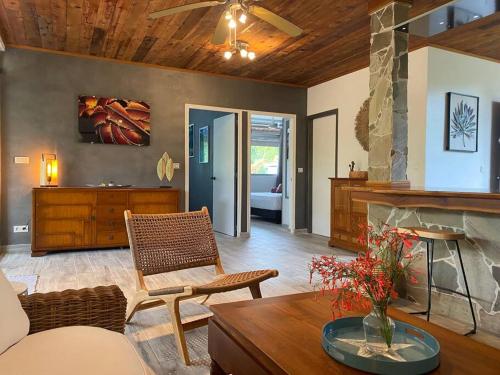 a living room with a couch and a fireplace at Villa Hoama Lodge Moorea in Teavaro