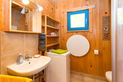 a bathroom with a sink and a toilet at Ferienhaus Pampero in Loddin