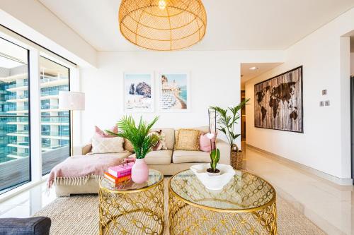 Gallery image of Voyage 5 Star Al Hadeel Sunset Sea View in Abu Dhabi