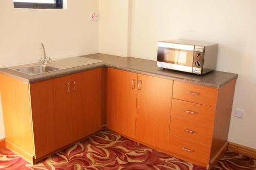 Kuchyň nebo kuchyňský kout v ubytování Ivys Hotel