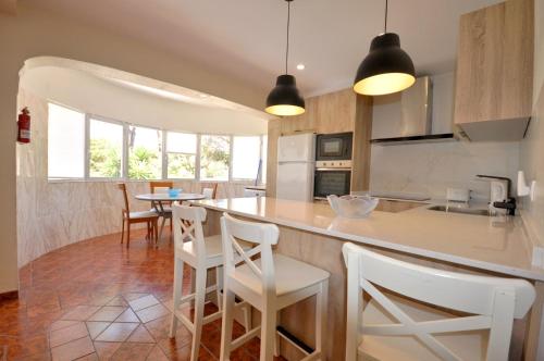 Spacious Retreat with Prime Location, Private pool, snooker, free AC Wifi