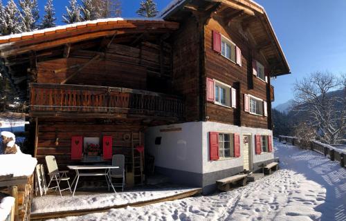 Galeriebild der Unterkunft Charming Chalet with mountain view near Arosa for 6 People house exclusive use in Langwies