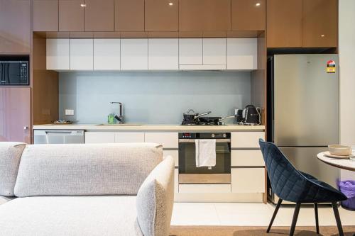 Dapur atau dapur kecil di Modern Urban Retreat 1BR Apt near Chatswood