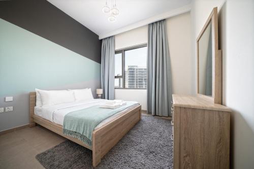 Postel nebo postele na pokoji v ubytování ALH Vacay - Fully Furnished 1 BR in Dubai Hills Park Heights