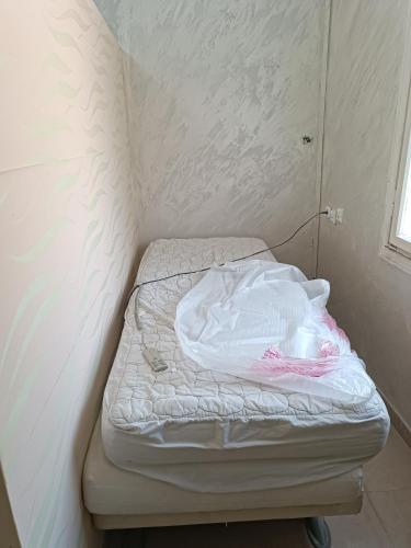 a small bed in a corner of a room at דירת נופש in Haifa