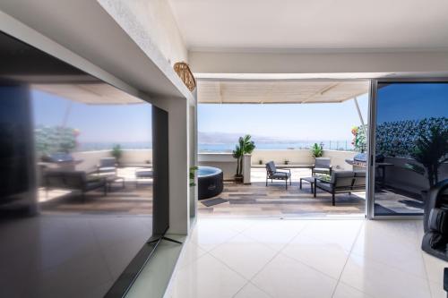 PENTHOUSE, MUMBAI, INDIA | SOLD - YouTube - Sea Penthouse Apartment Propertys Cards Cost Joe