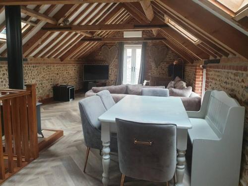 Gallery image of Luxury barn with hot tub (Dogs Welcome) in Roughton