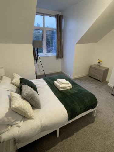 a bedroom with a bed with towels on it at Apartment with Balcony Sea Views with parking - Sleeps 4 in Westcliff-On-Sea