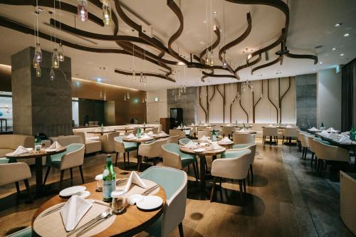 a restaurant with tables and chairs and a dining room at Hotel Royal Beitou in Taipei