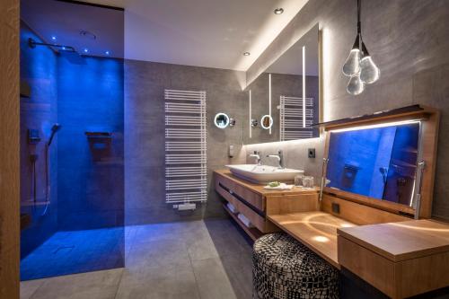 a bathroom with a tub and a sink and a shower at Wellness & Naturresort Reischlhof in Wegscheid
