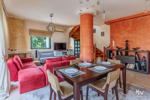 Khu vực ghế ngồi tại Jacuzzi Apartment - in Athens Riviera