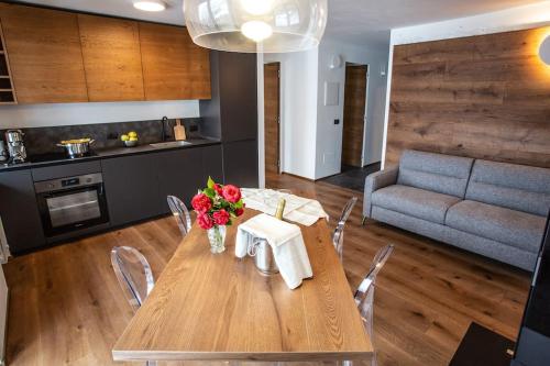 Afbeelding uit fotogalerij van La Rosa delle Alpi Luxury Apartment in Chamois