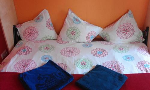 En eller flere senge i et værelse på Dzīvoklis Nr. 7