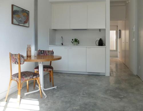 Design Apartment near City Center, Cool popular neighborhood