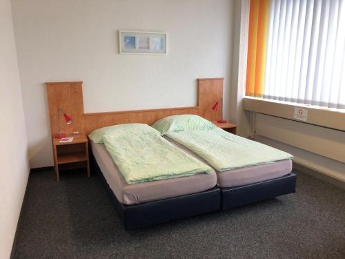 Postel nebo postele na pokoji v ubytování Budget Motel Self Check-In