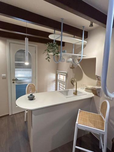 Artemide city places _Leon tiny suite