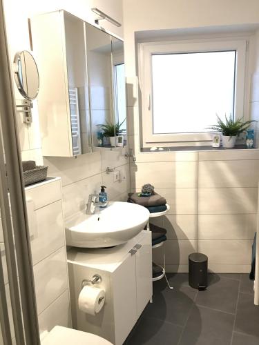 Ένα μπάνιο στο Ferienwohnung Hallix - Wilhelmshaven