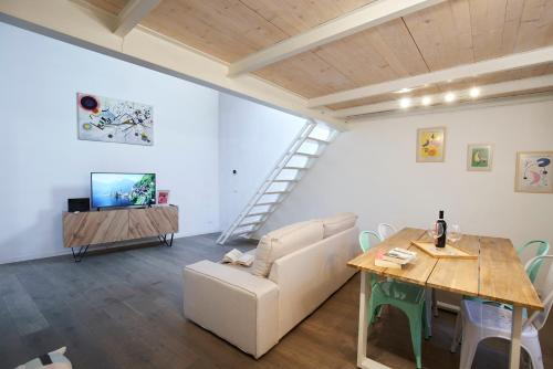 Μια τηλεόραση ή/και κέντρο ψυχαγωγίας στο The Chianti Rooster Flat