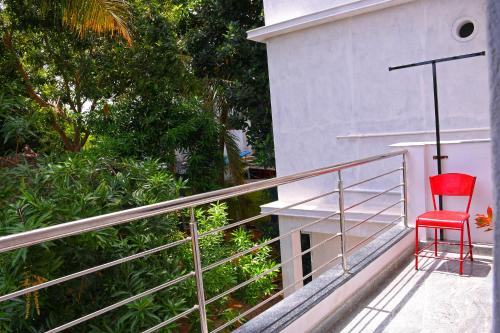 Sizzling Inn Pondyにあるバルコニーまたはテラス