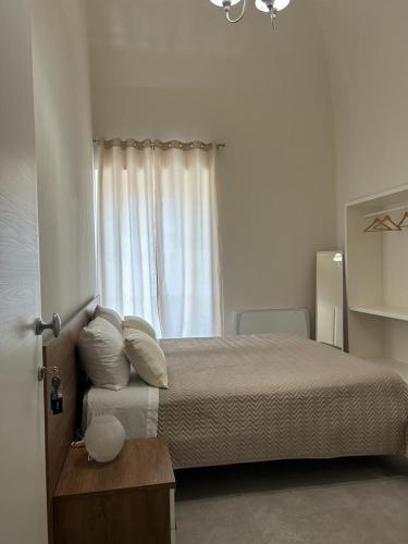 Llit o llits en una habitació de Palazzo dei Baroni