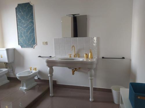 a bathroom with a sink and a toilet at Anema Home in Serino