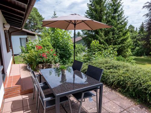 Taman di luar Holiday Home Wanderlust by Interhome