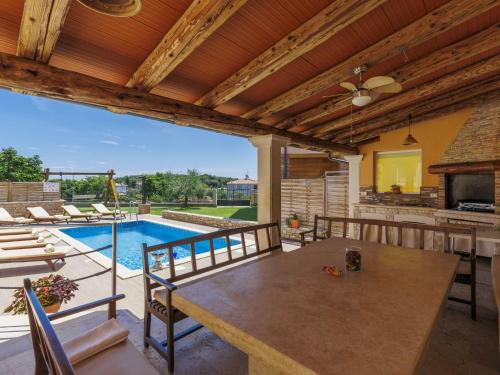 Pemandangan kolam renang di Holiday Home Licardo by Interhome atau berdekatan