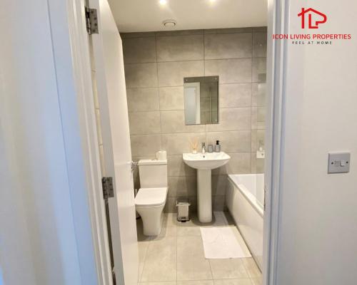a bathroom with a white toilet and a sink at Modern Spacious 4 Bed House By Icon Living Properties Short Lets & Serviced Accommodation Reading With Free Parking in Reading