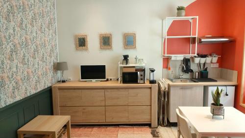 a room with a wooden dresser with a computer on it at Studio rénové maison de village du Luberon in Villelaure