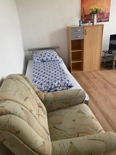 a bedroom with a bed and a dresser at Ferienwohnung Goldener Drache in Adorf