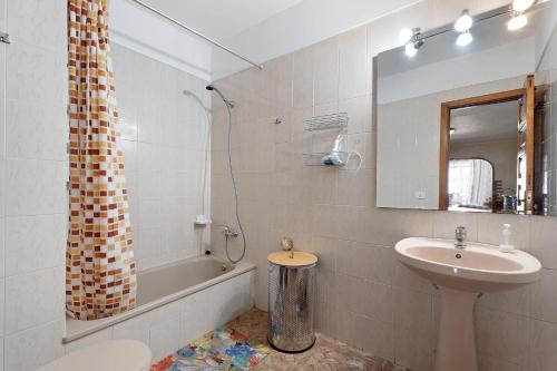 a bathroom with a sink and a toilet and a tub at Apartment Colina Vista in Los Cristianos