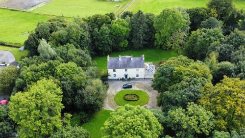 Κήπος έξω από το Larchmount House B&B