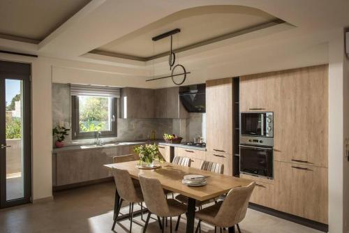Dapur atau dapur kecil di Malena Residence by 8essentially