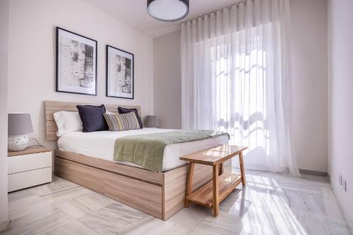 Amplísimo apartamento de diseño nuevo en el corazón de Triana, Parking included