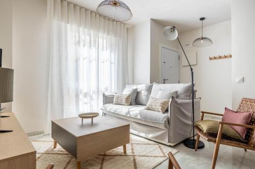 Amplísimo apartamento de diseño nuevo en el corazón de Triana, Parking included